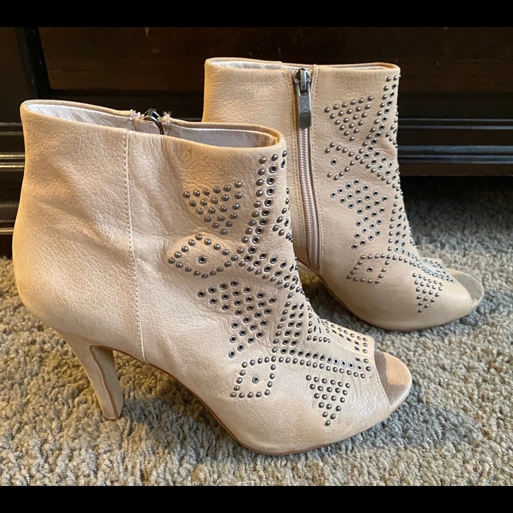Peep toe heels